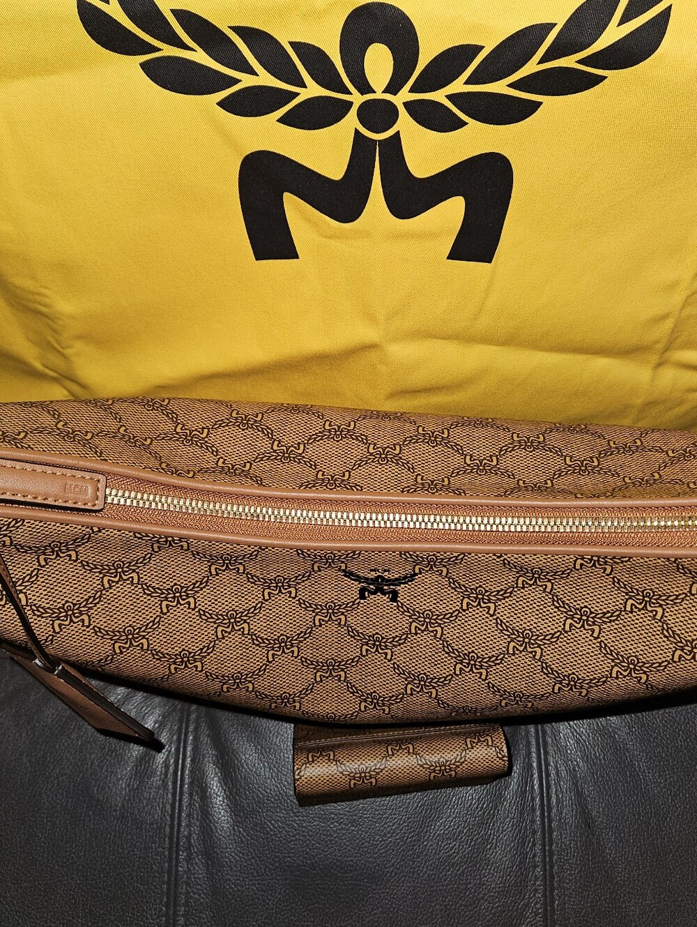 MCM Lauretos Nappa Medium Himmel Hobo Crossbody W/ Card Case - Picture 6 of 13